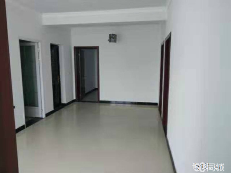 购物中心旁精装修3室,拎包入住,附近学校一中附小五小等