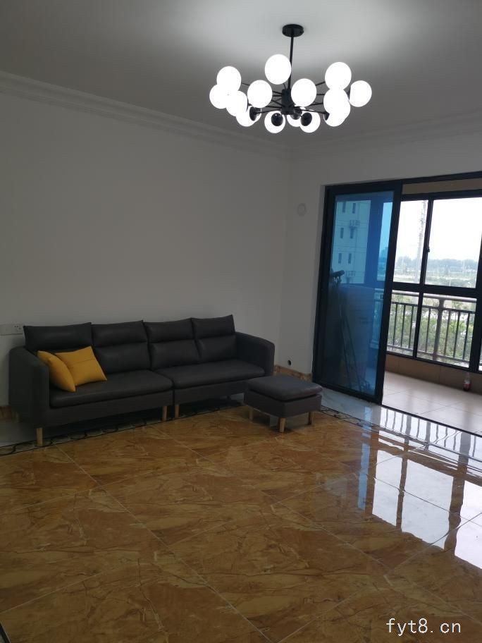 碧桂园翡翠湾精装4室2厅岀租